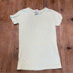 Athleta Short Sleeve Fitted Stretchy Soft 100% Nylon Tee XS